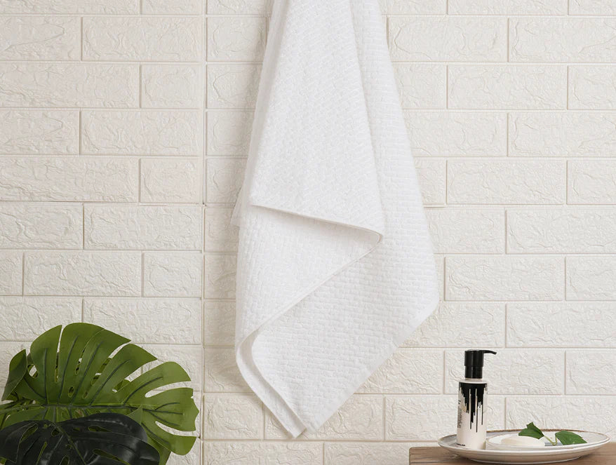 Genesis 100% cotton bath towel By Spaces